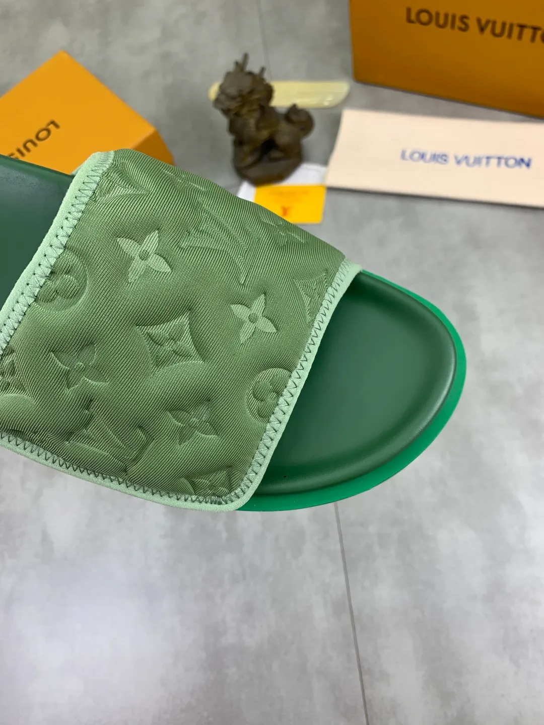 Men's shoes 💰P320 💰[New style]🆘 Original quality [LOUIS VUITTON] The popular Louis Vuitton LV men's slippers on the official website are on sale simultaneously! Original fabric imported from Italy, original factory special supply, code number: 38-44 (45 customized), many colors available